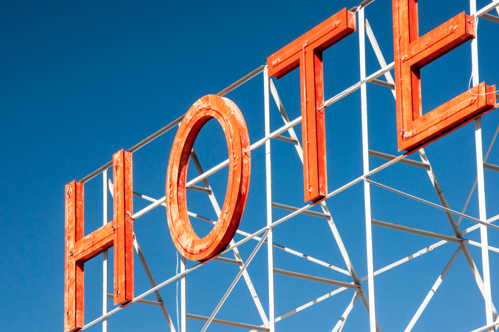 Tarifa não reembolsável em hotel: vale a pena o risco?